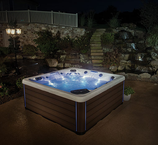 luxury-hot-tubs-available-in-michigan